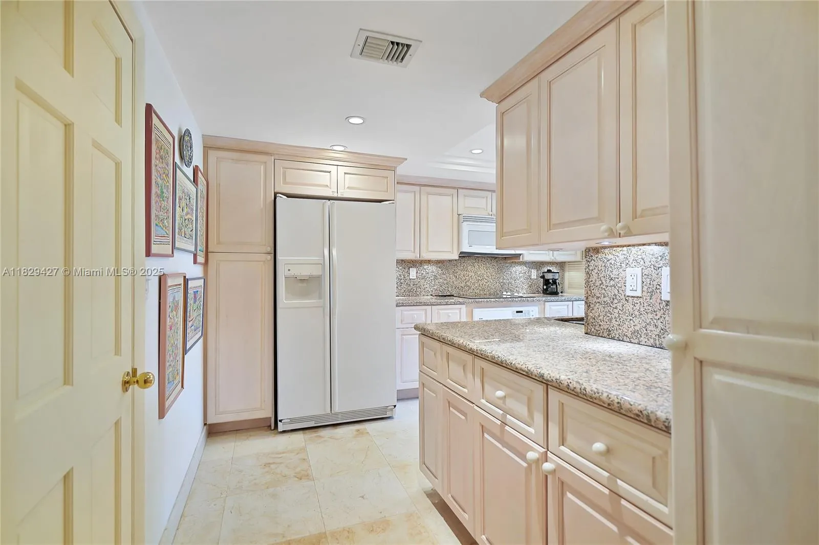 Key Biscayne, Florida 33149, United States, 2 Bedrooms Bedrooms, ,2 BathroomsBathrooms,Residential,Active,159480