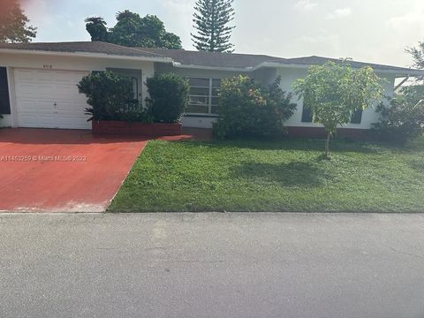 Single Family Residence in Tamarac FL 6718 60th St St.jpg