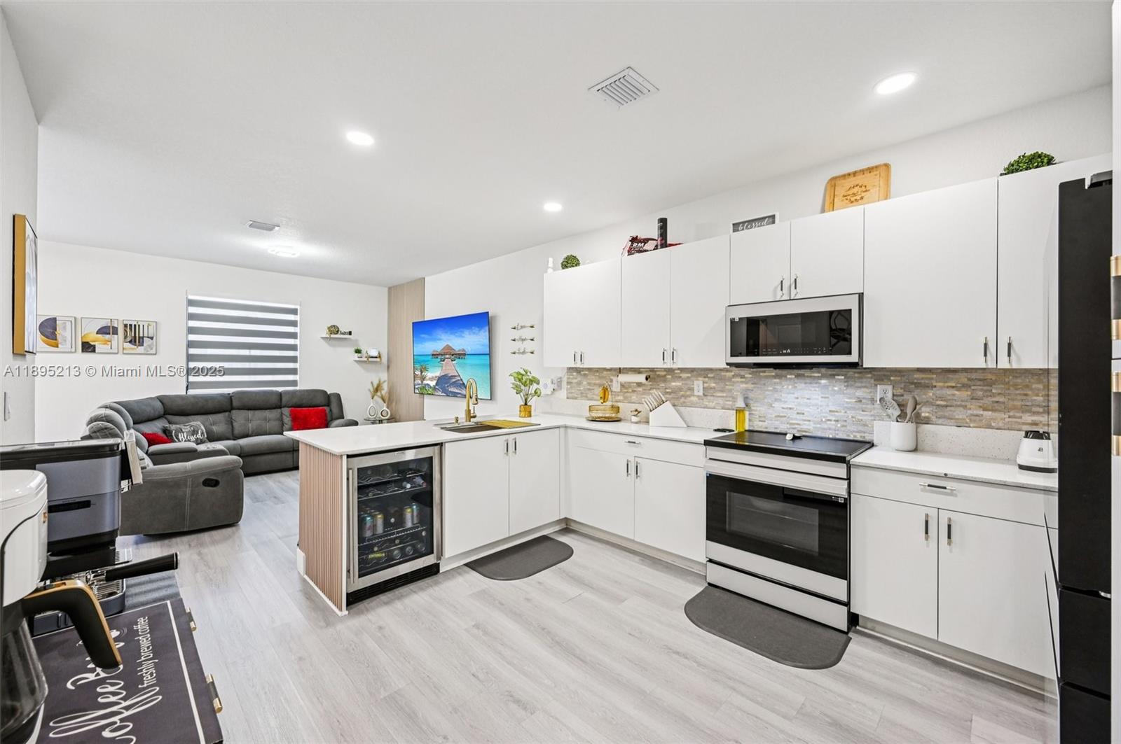 PINE ISLE - Residential