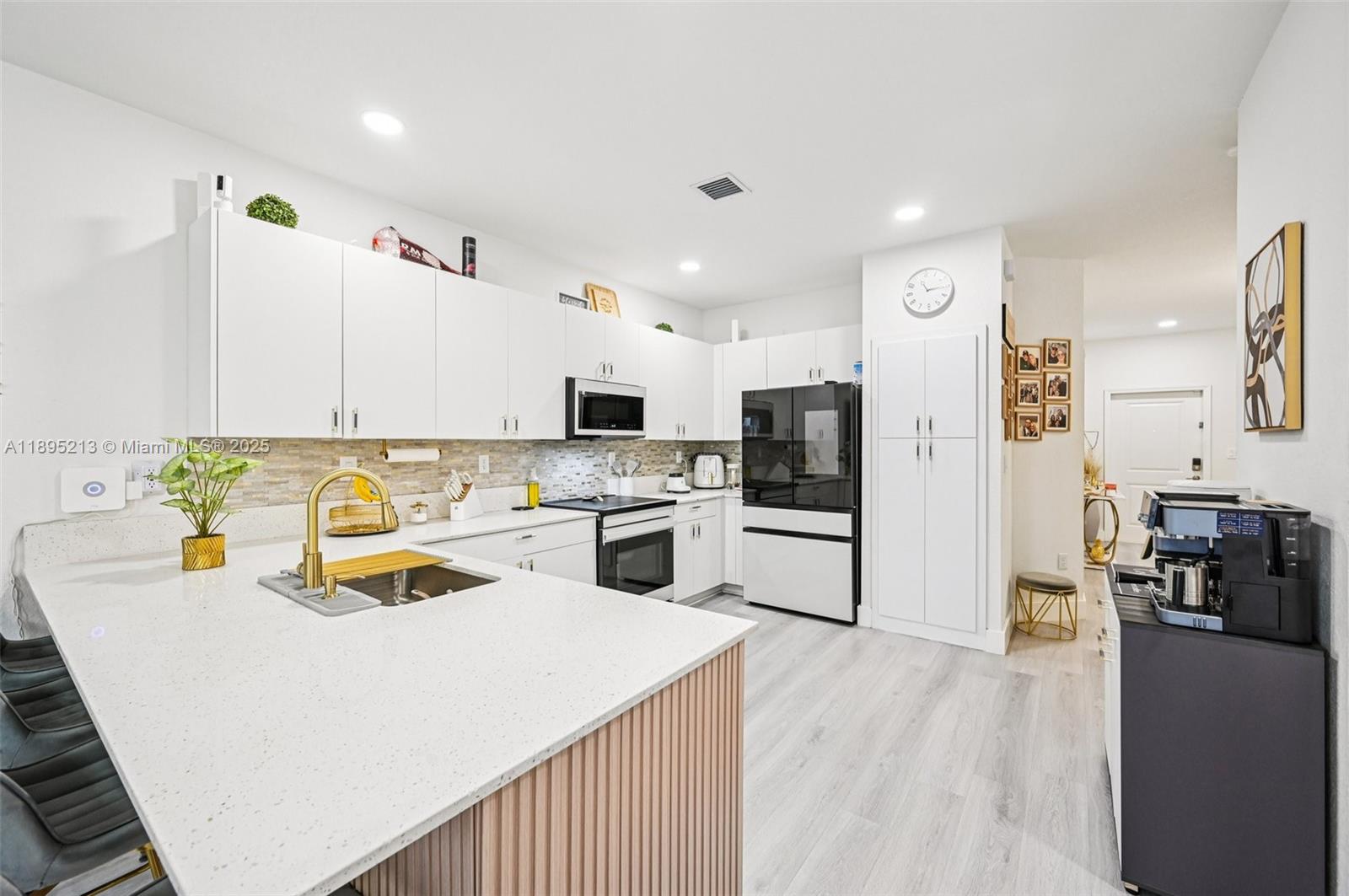 PINE ISLE - Residential