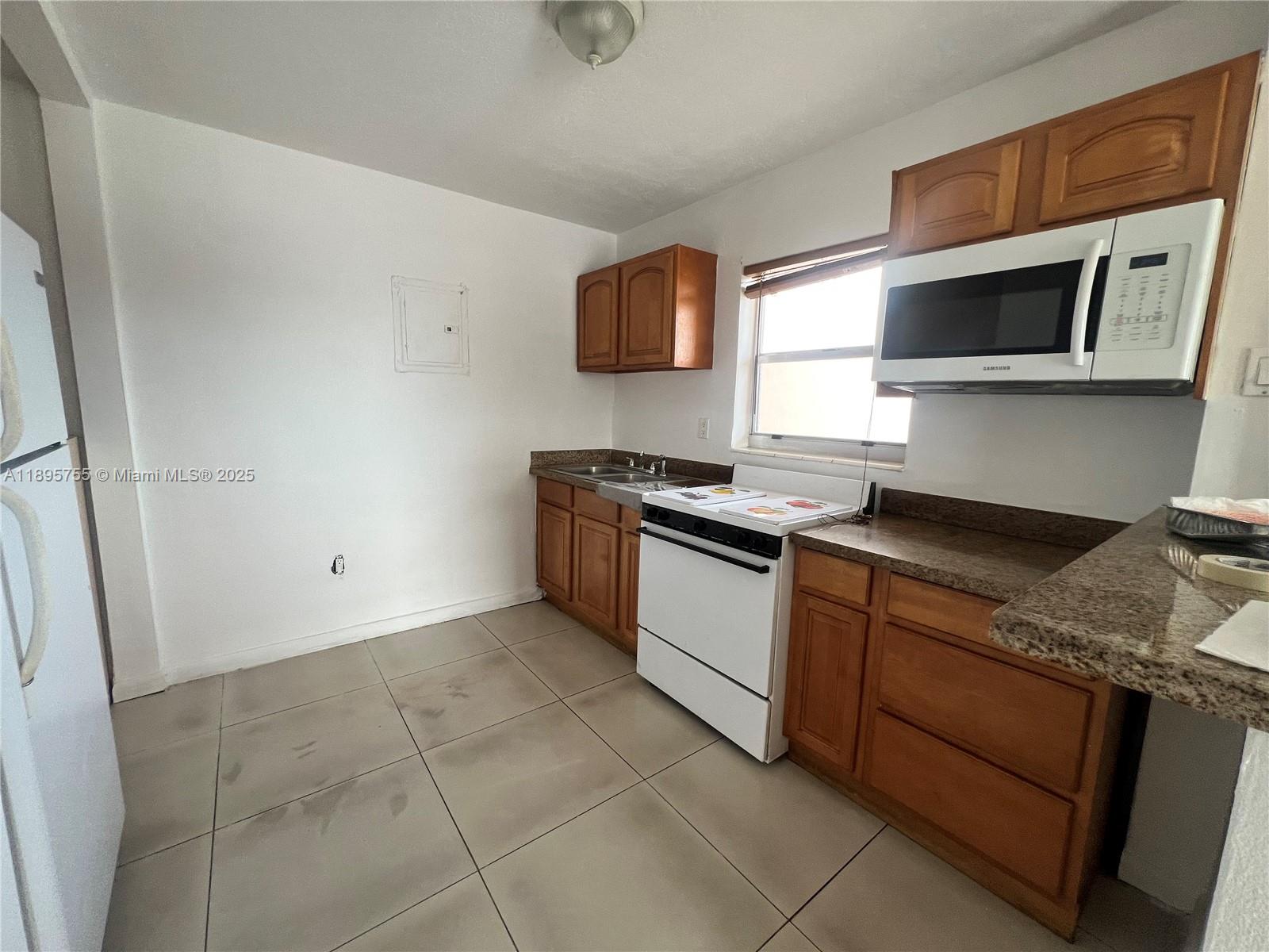 GARDEN VISTA CONDO - Residential Lease