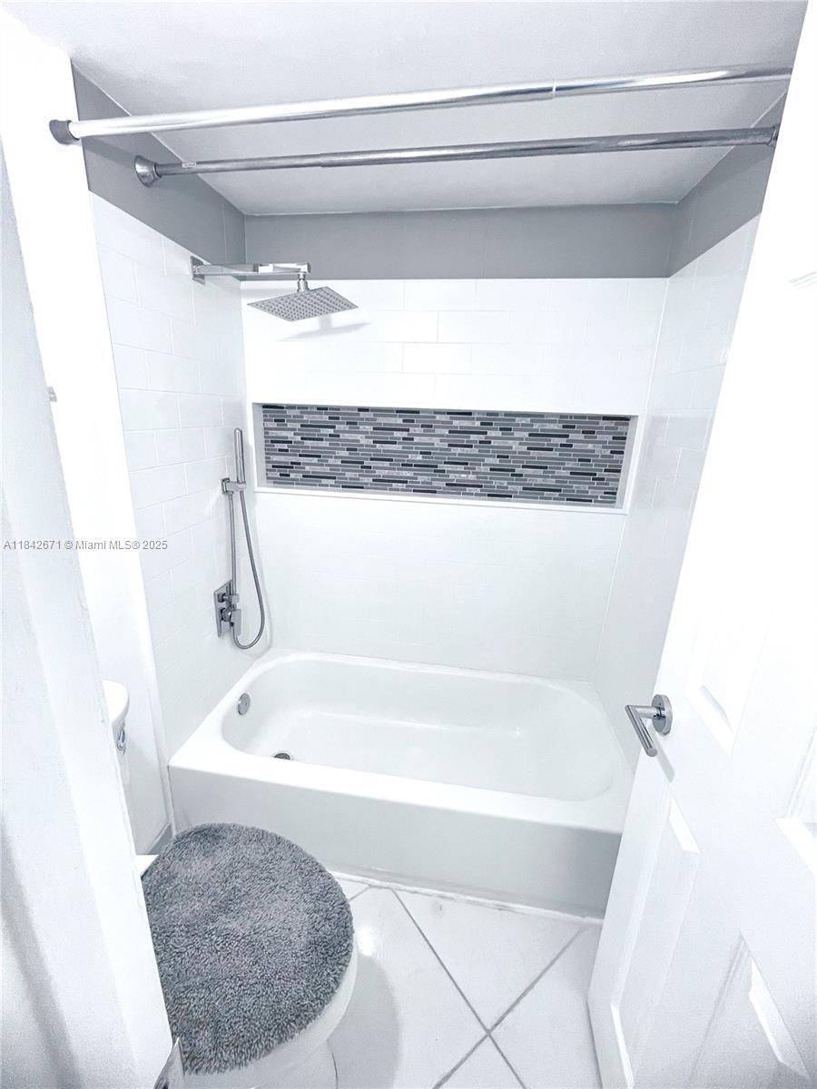 THE GREENS CONDO - Residential