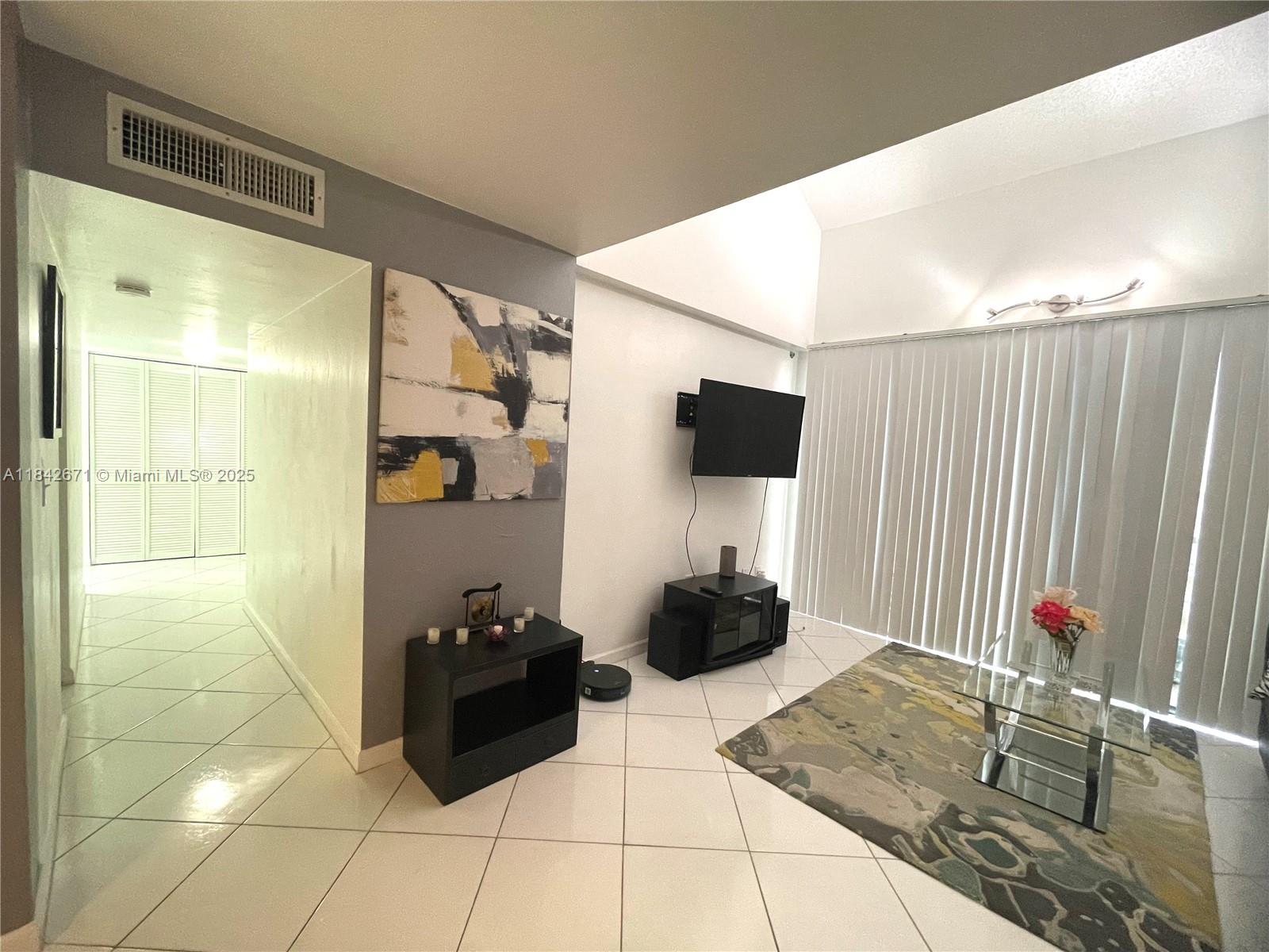 THE GREENS CONDO - Residential