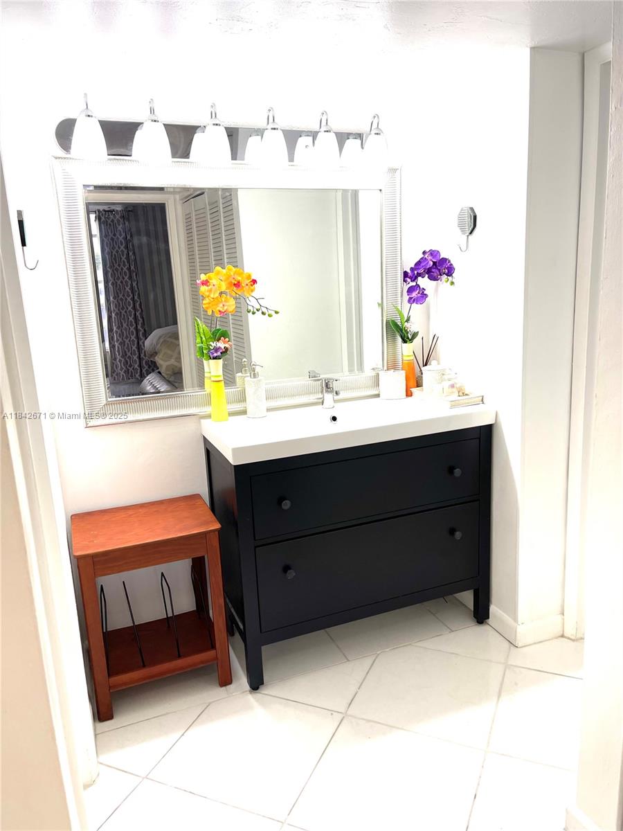 THE GREENS CONDO - Residential