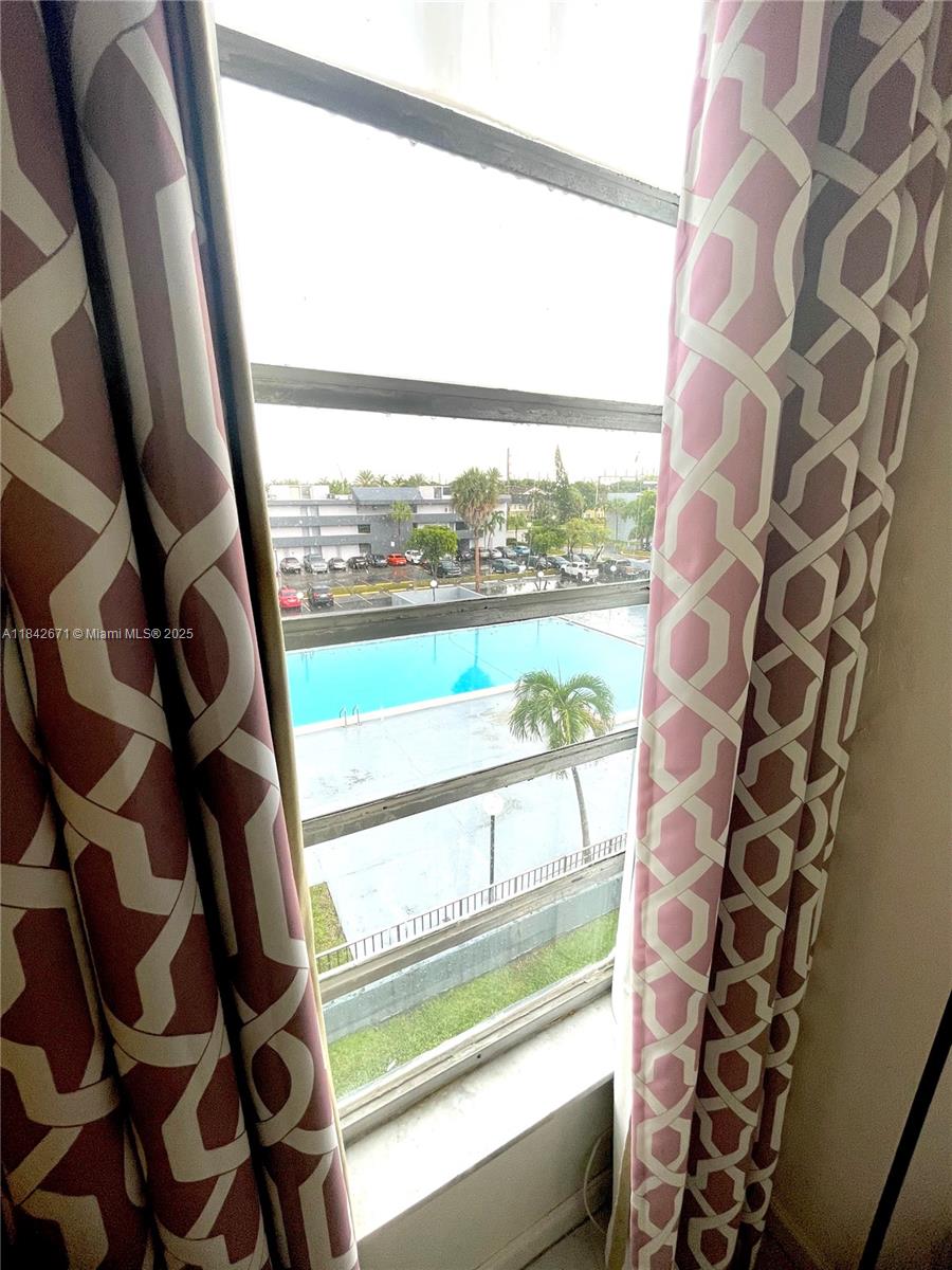 THE GREENS CONDO - Residential