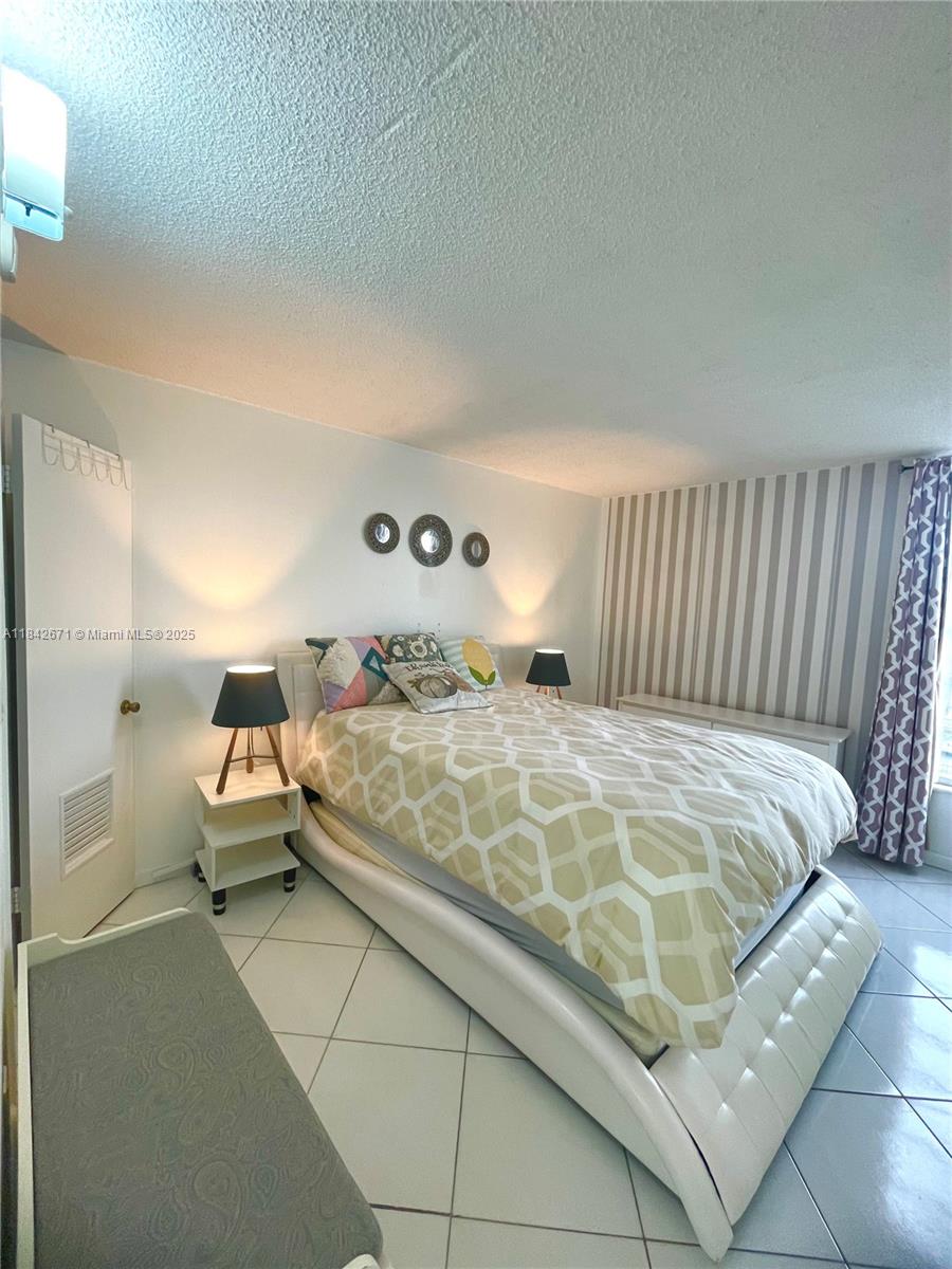 THE GREENS CONDO - Residential