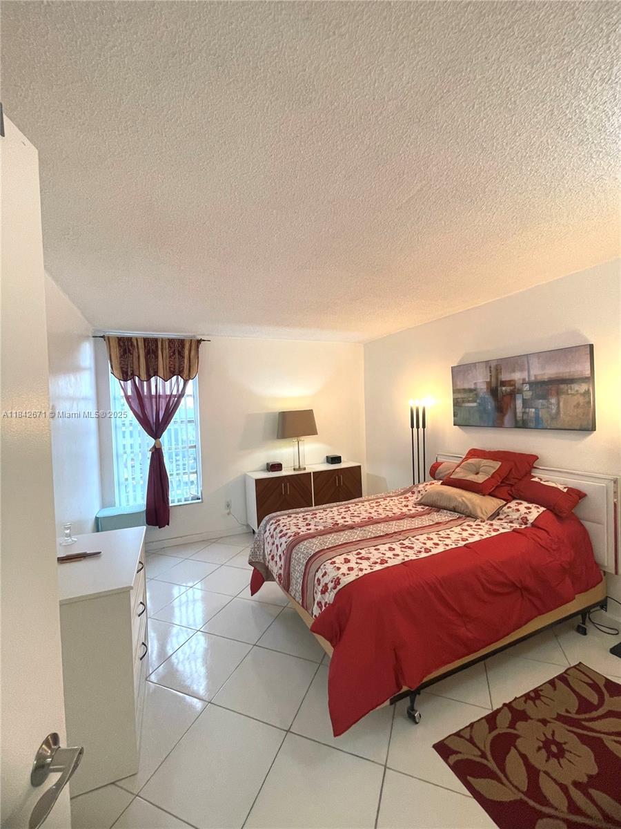 THE GREENS CONDO - Residential