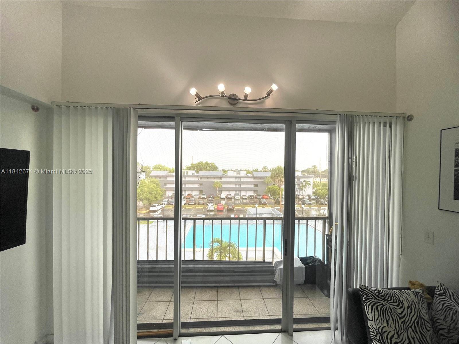 THE GREENS CONDO - Residential