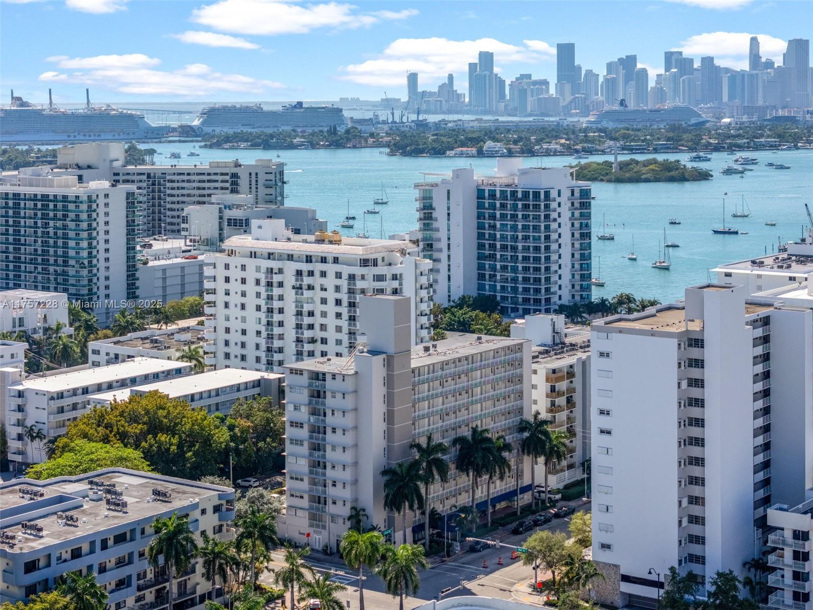 1300 Lincoln Rd C403, Miami Beach, Miami-Dade County, Florida - 1 Bedrooms  
1 Bathrooms - 