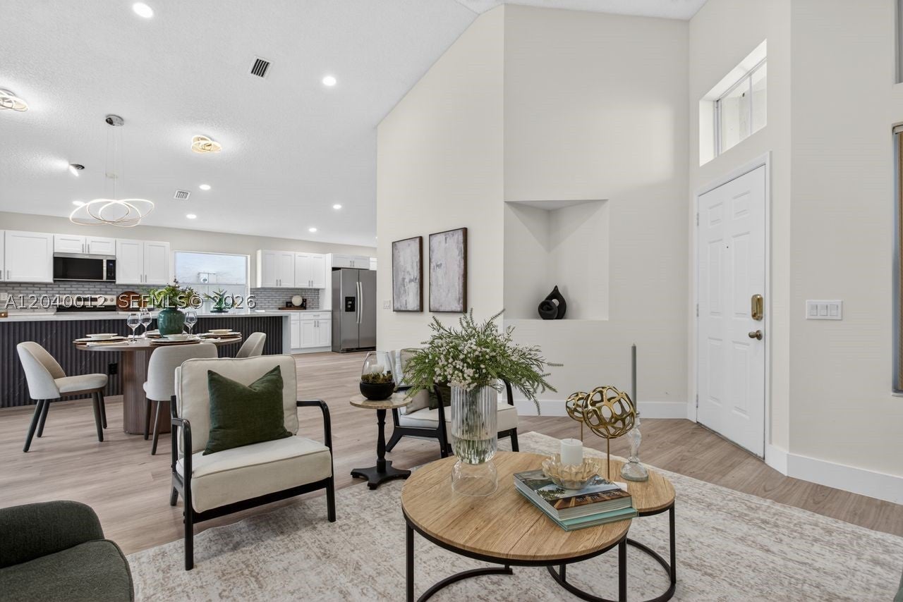 116 W Bayridge Dr