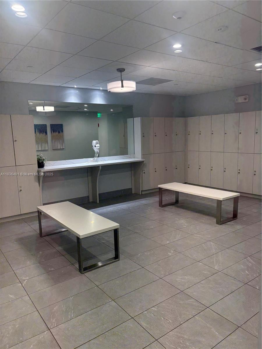 HUNTINGTON LAKES SEC FIVE - Residential