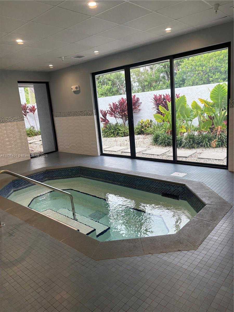 HUNTINGTON LAKES SEC FIVE - Residential