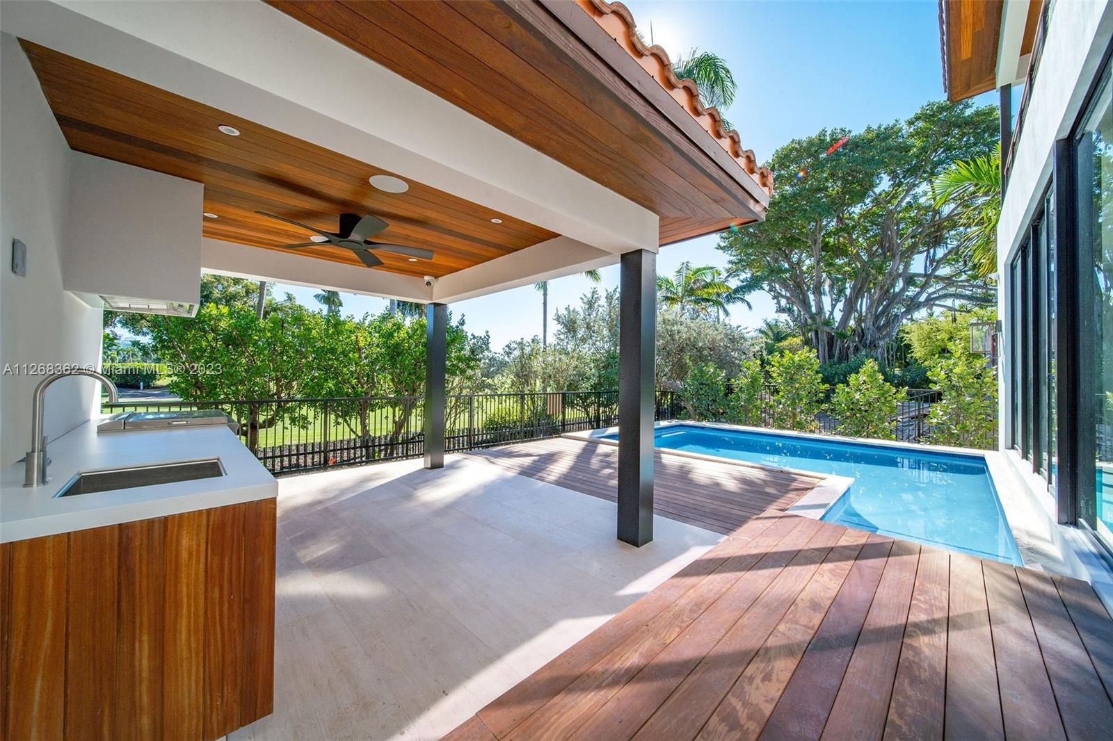 LA GORCE GOLF SUB - Residential