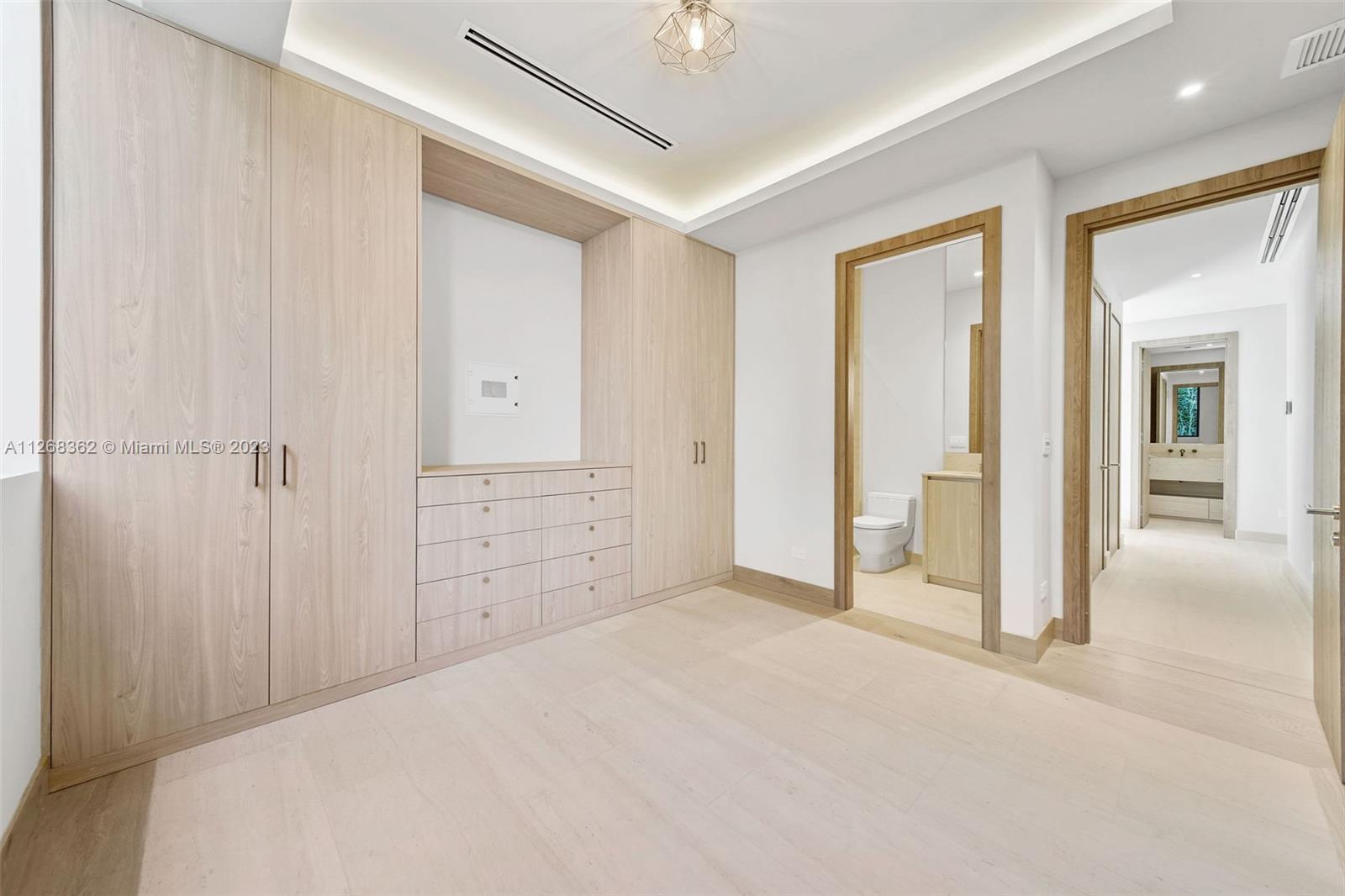 LA GORCE GOLF SUB - Residential