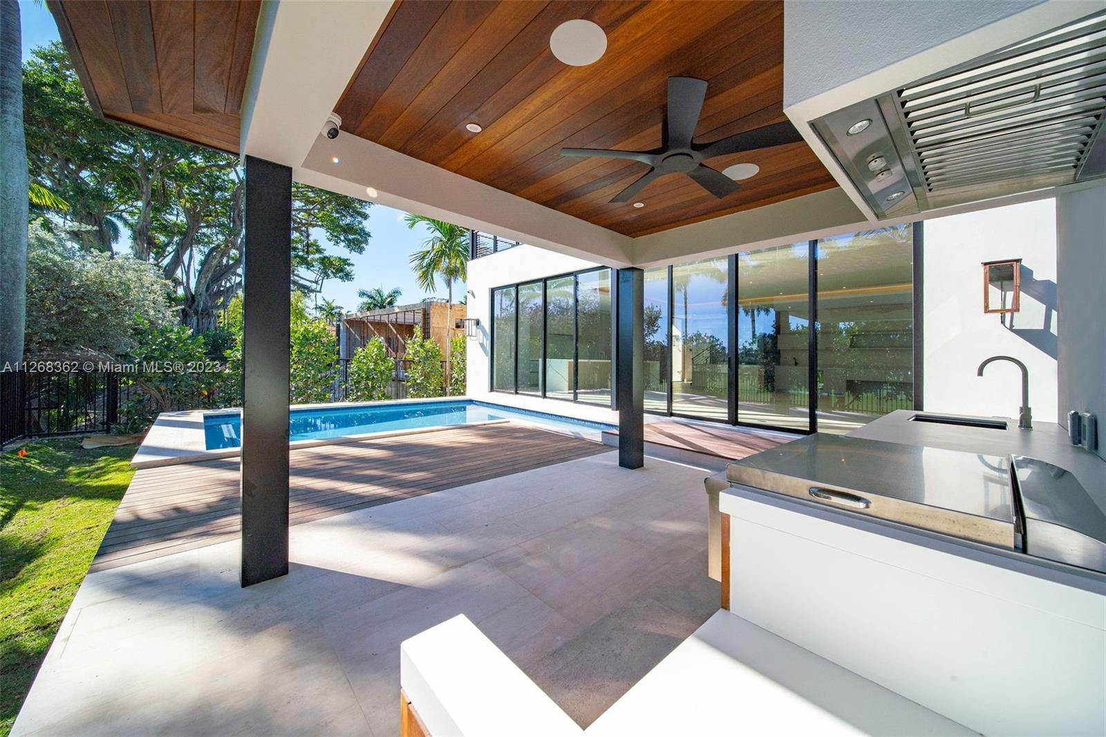 LA GORCE GOLF SUB - Residential