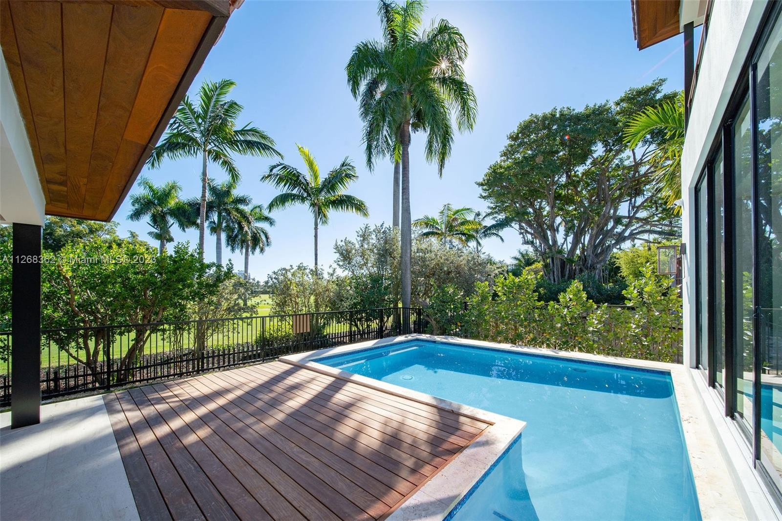 LA GORCE GOLF SUB - Residential