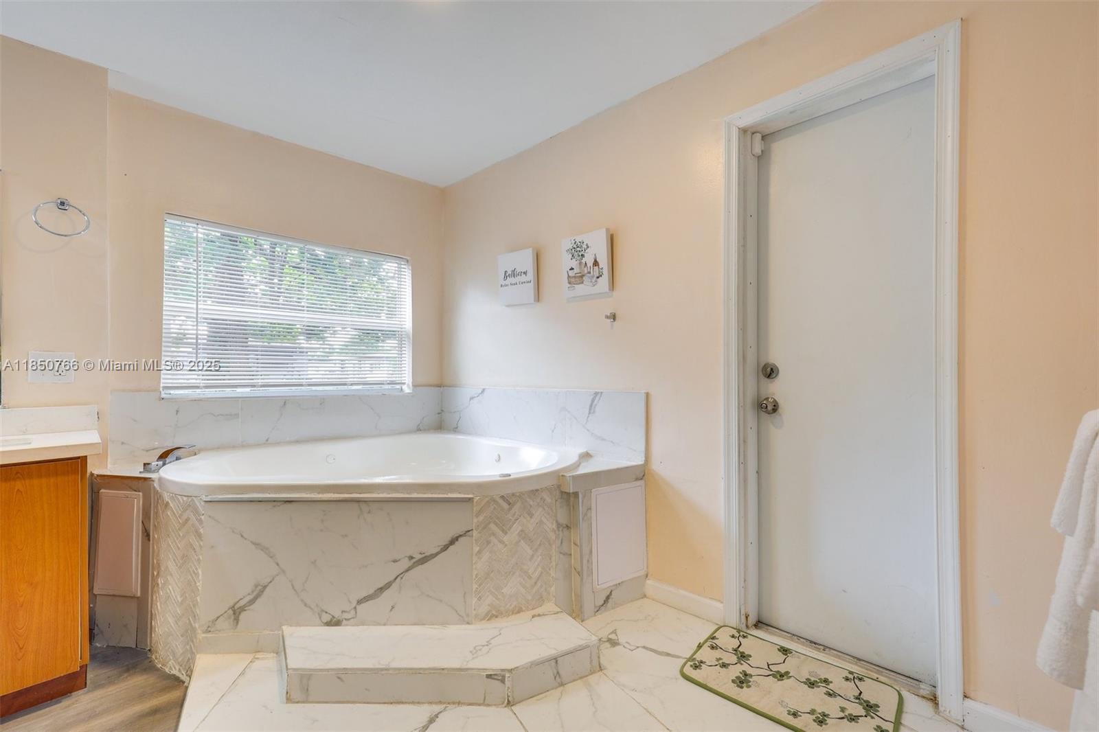 BEDROOM 19 X 17 WITH JACUZZI IN BATROOM BATHROOM WITH HIS AND HER SHOWER A MUST SEE .
YOUR PLACE AWAIT YOU