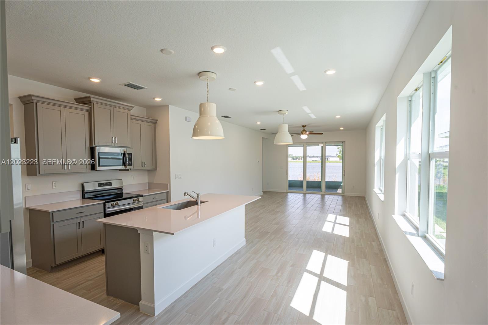 3506 Harborside Ave, Fort Pierce, FL, 34946/$410,000 4 3506 Harborside Ave