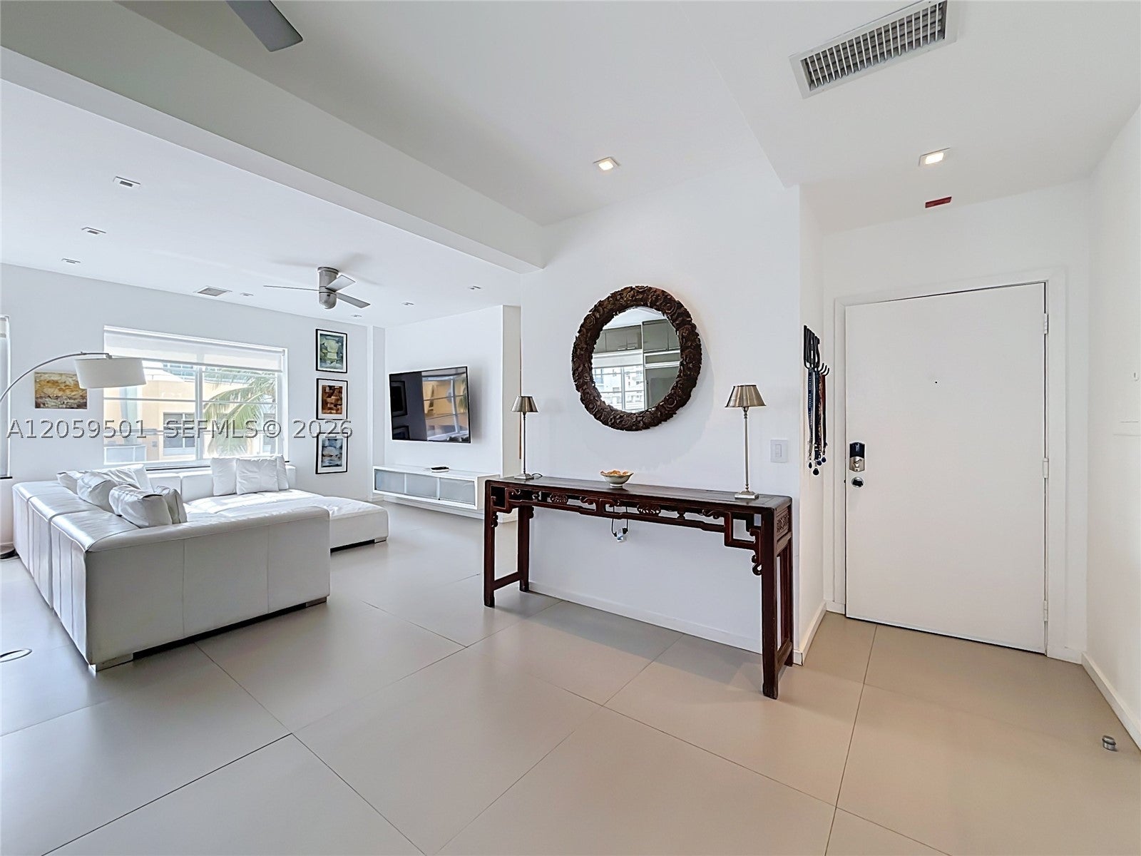 1460 Ocean Dr 404