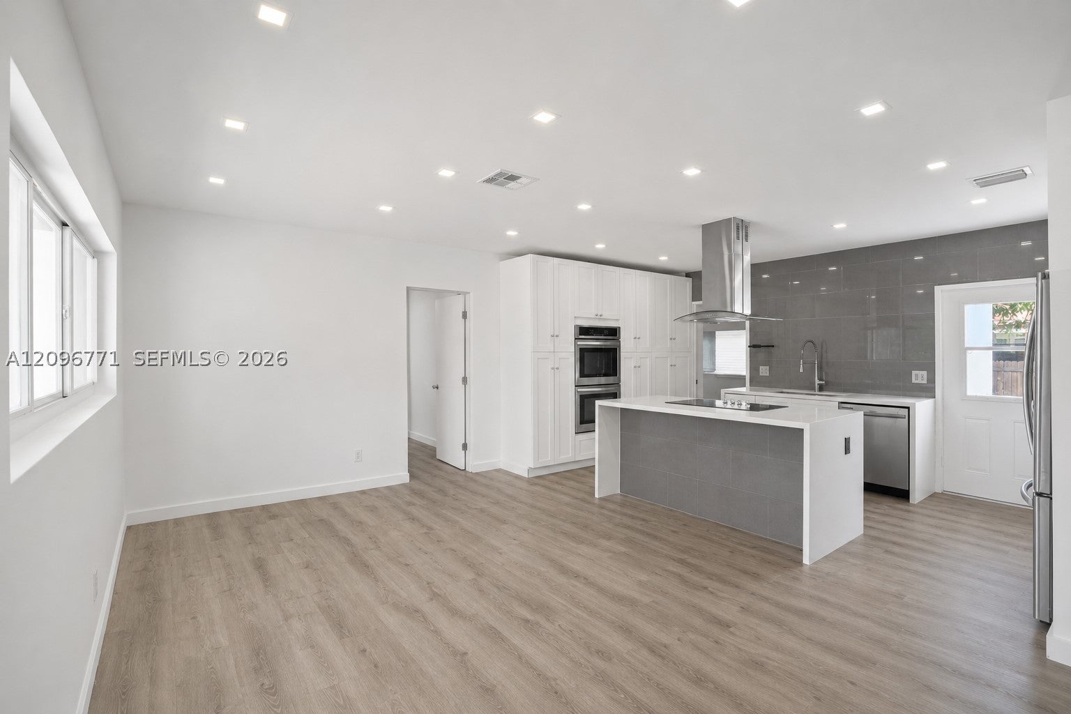 1081 NE 166th St