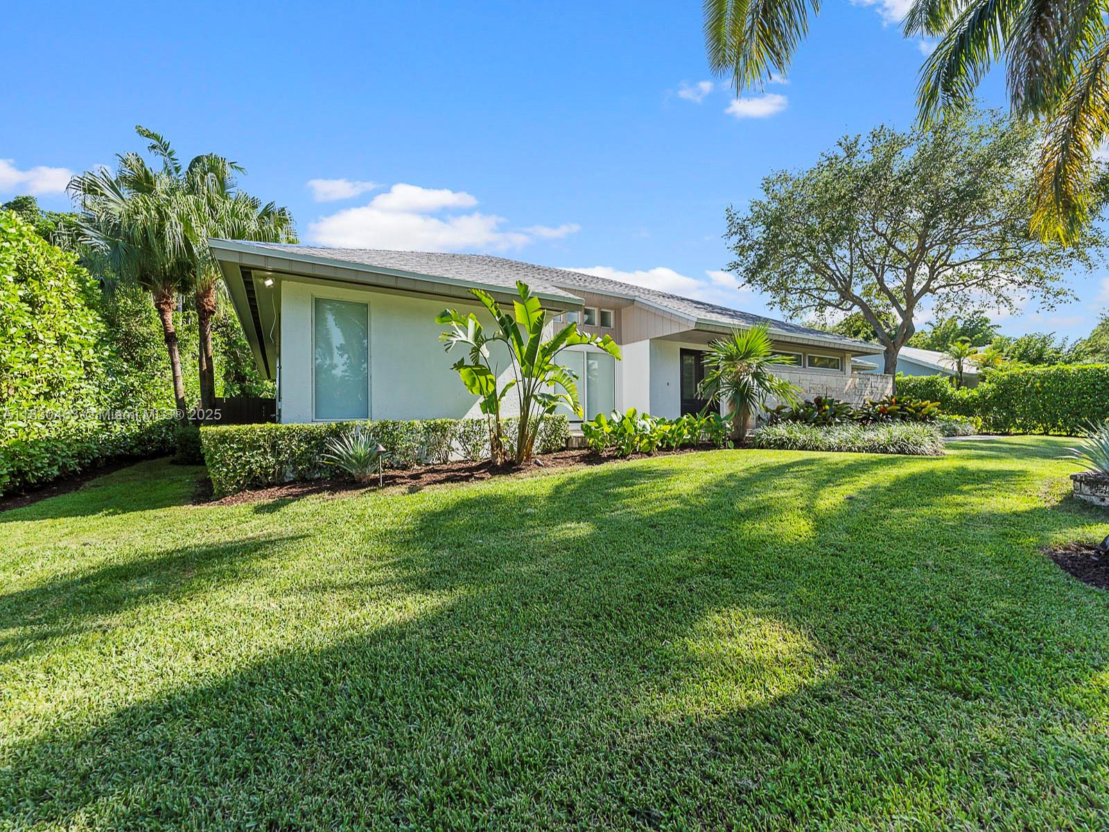 7800 SW 181st Ter, Palmetto Bay, FL, 33157/$1,545,000 2 7800 SW 181st Ter