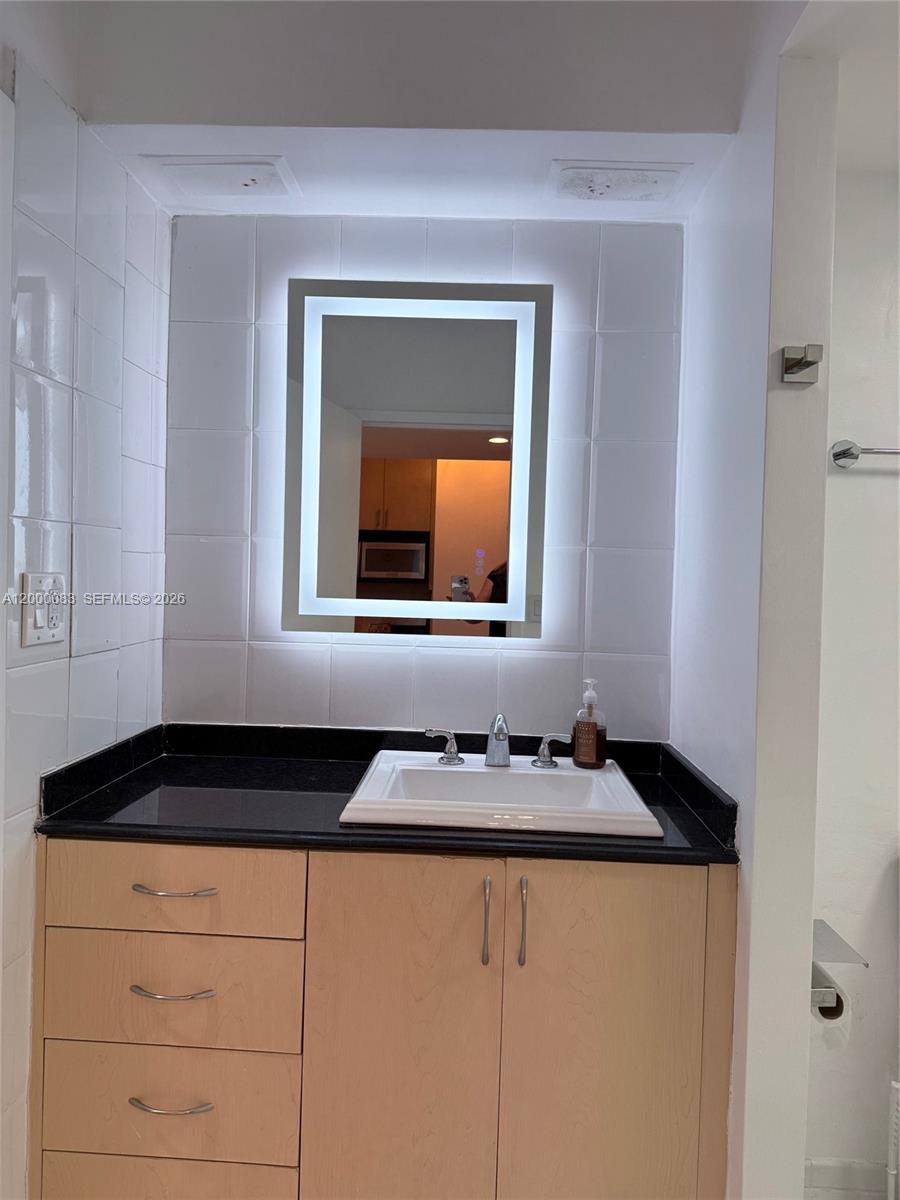 THE DECOPLAGE CONDO - Residential Lease