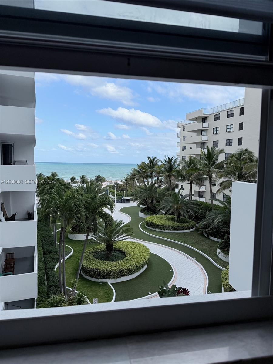 THE DECOPLAGE CONDO - Residential Lease