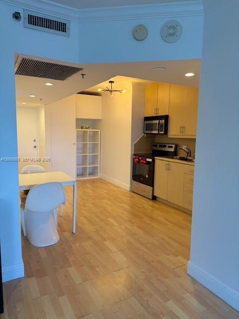 THE DECOPLAGE CONDO - Residential Lease