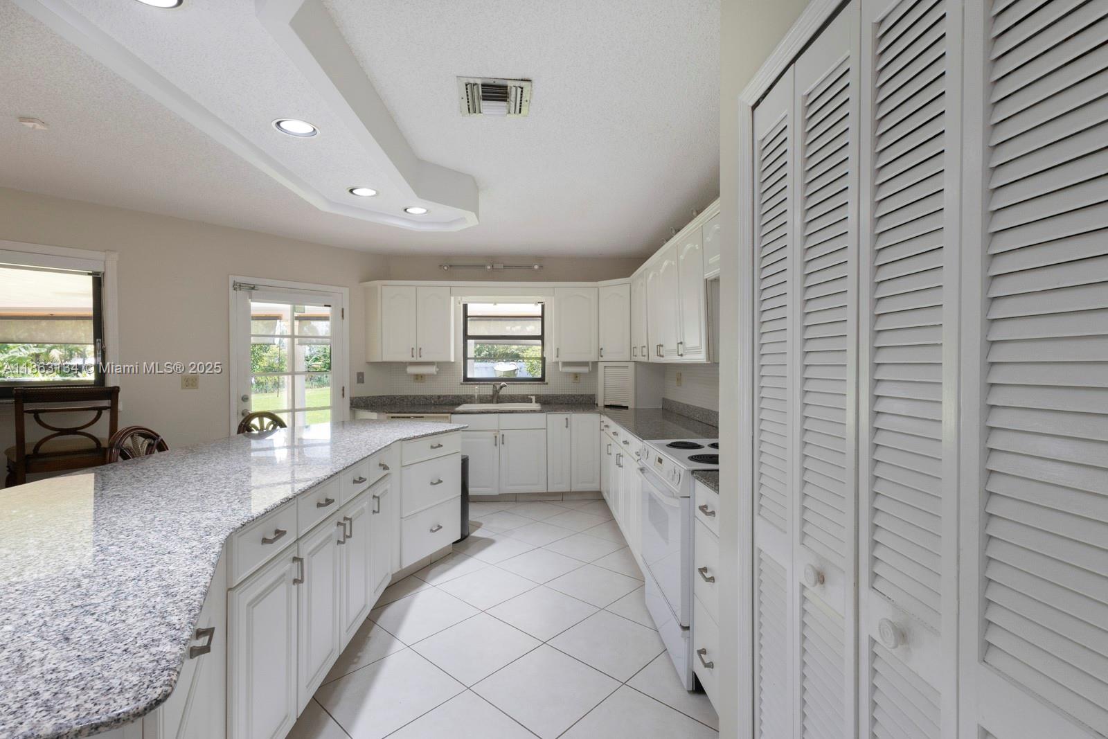 SWEETWATER ESTS SUB - Residential Lease