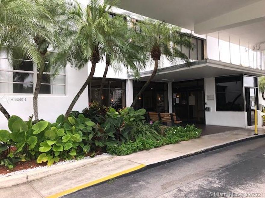 AVENTURA UNIT 2/BEDROOMS 2/BATH,EXCELLENT LOCATION,WITHIN MINUTES FROM BEACHES AND AVENTURA MALL.AMAZING INTRACOASTAL VIEW, There is a Japanese garden, mini-golf, two tennis courts, and two heated swimming pools.