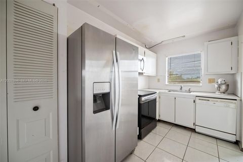 Tiny photo for 10100 NW 30th Ct #309, Sunrise, FL 33322 (MLS # A12007694)