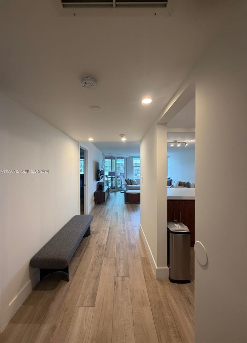 1925 Brickell Ave 2003