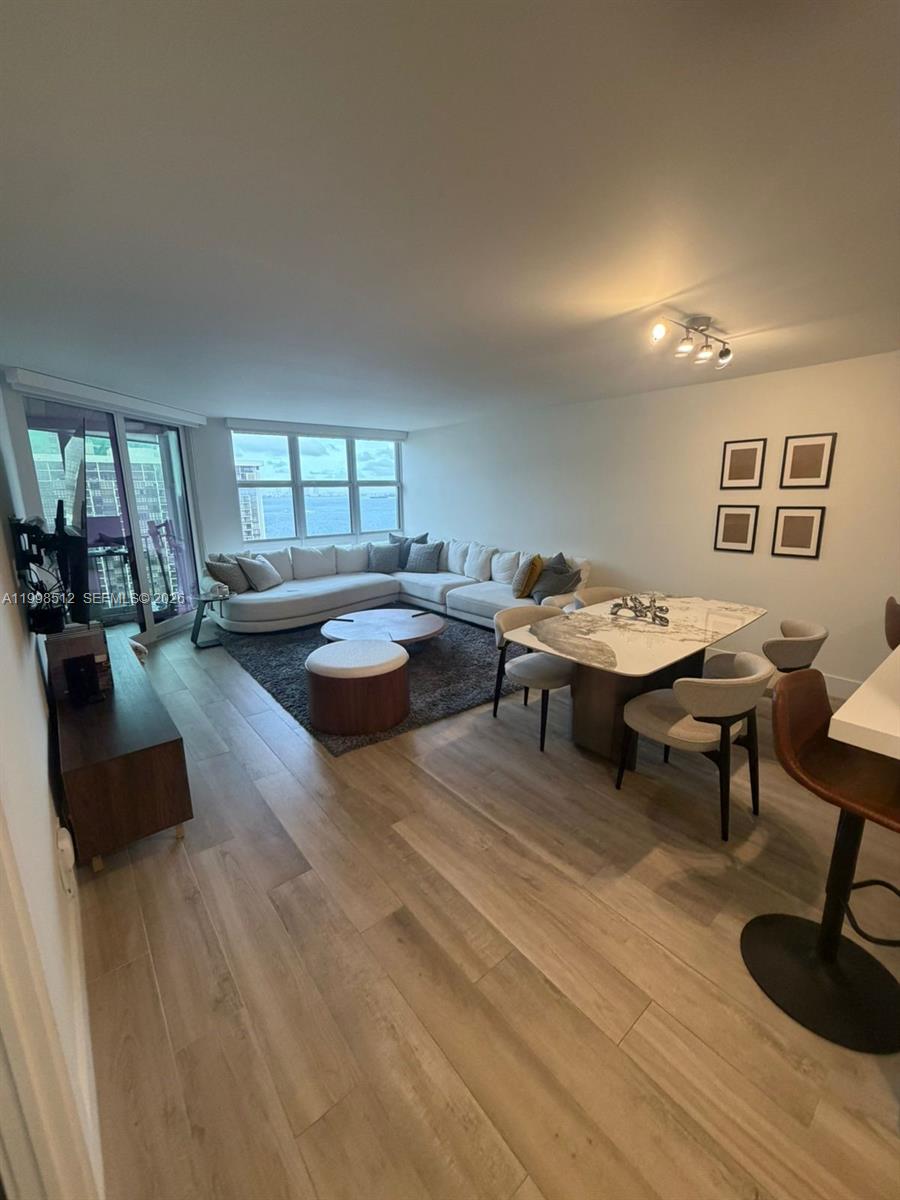 1925 Brickell Ave 2003