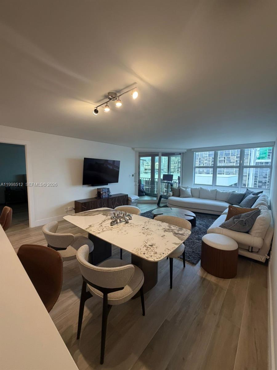 1925 Brickell Ave 2003