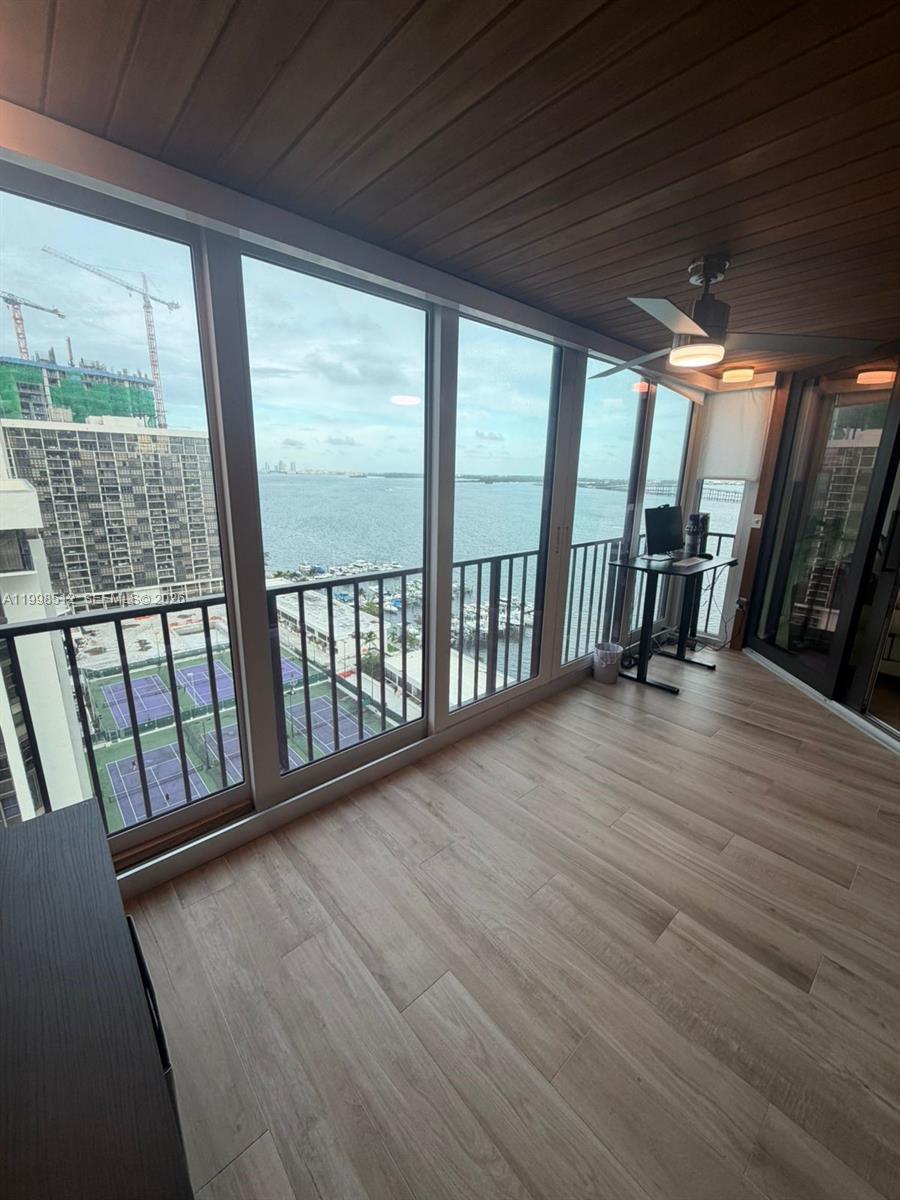 1925 Brickell Ave 2003