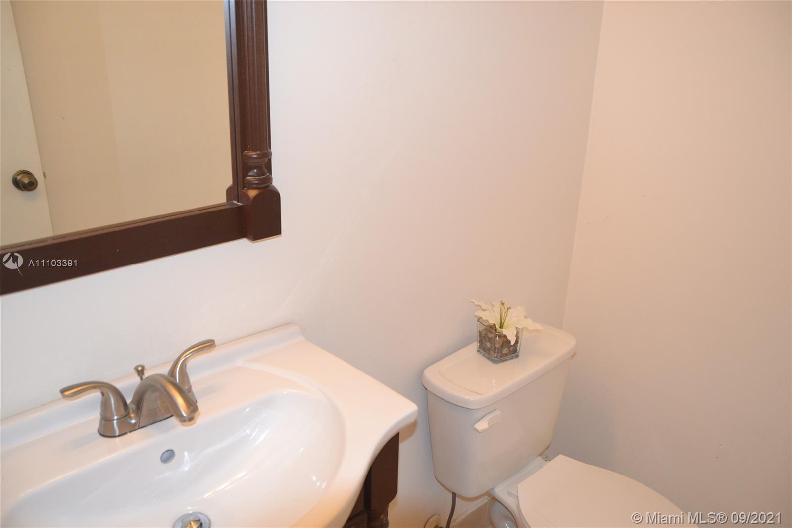 COVE CONDO PHASE II, THE - Residential Lease