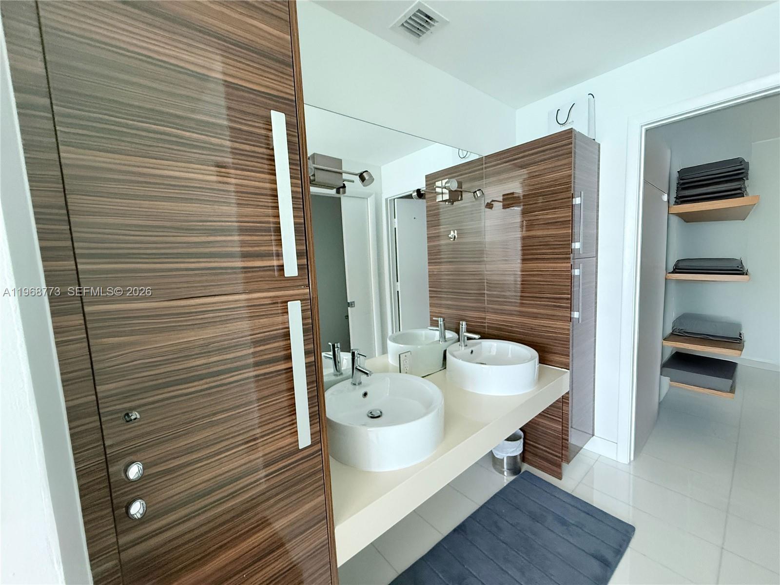 PARAMOUNT BAY CONDO - Residential