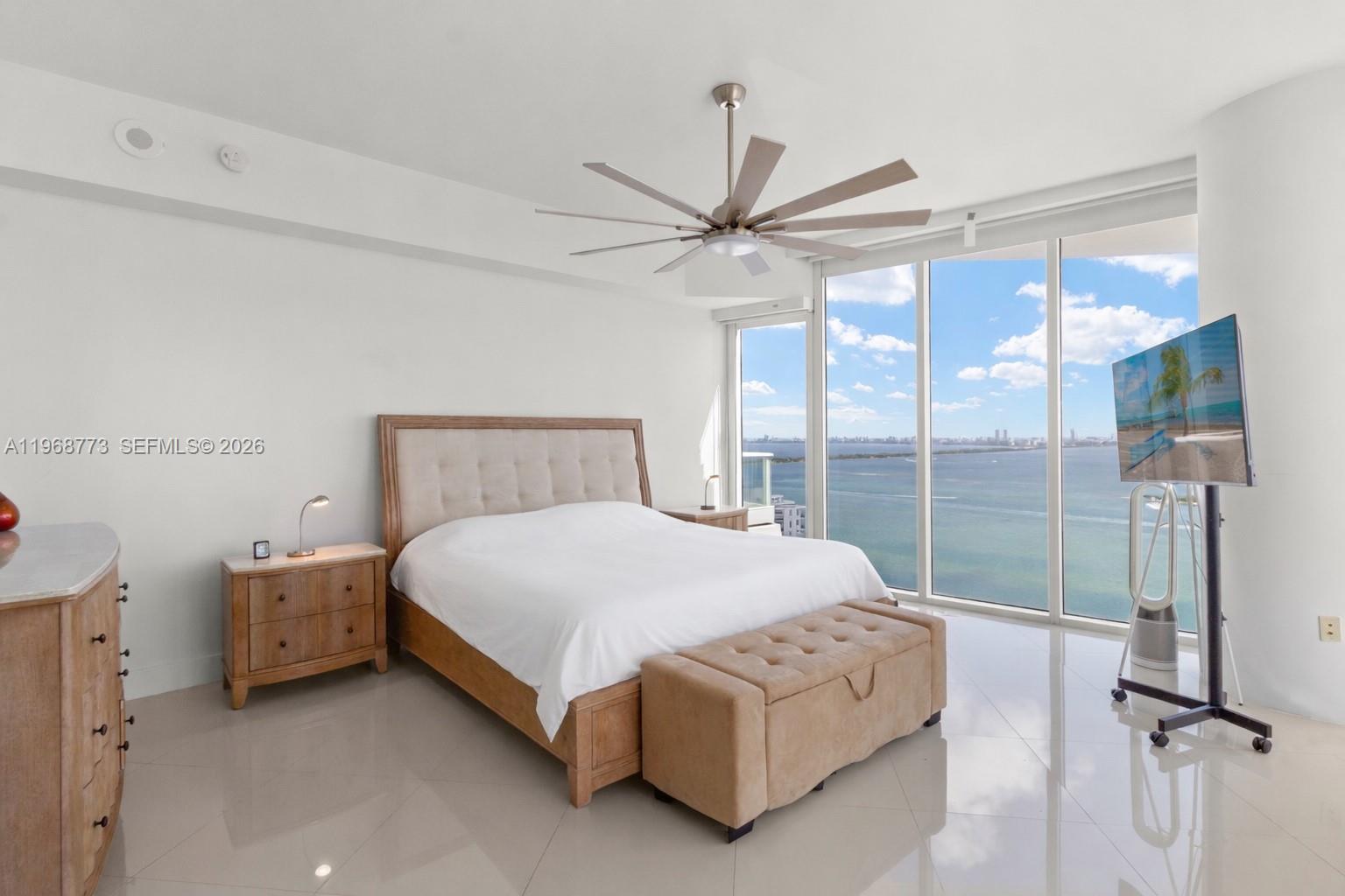 PARAMOUNT BAY CONDO - Residential