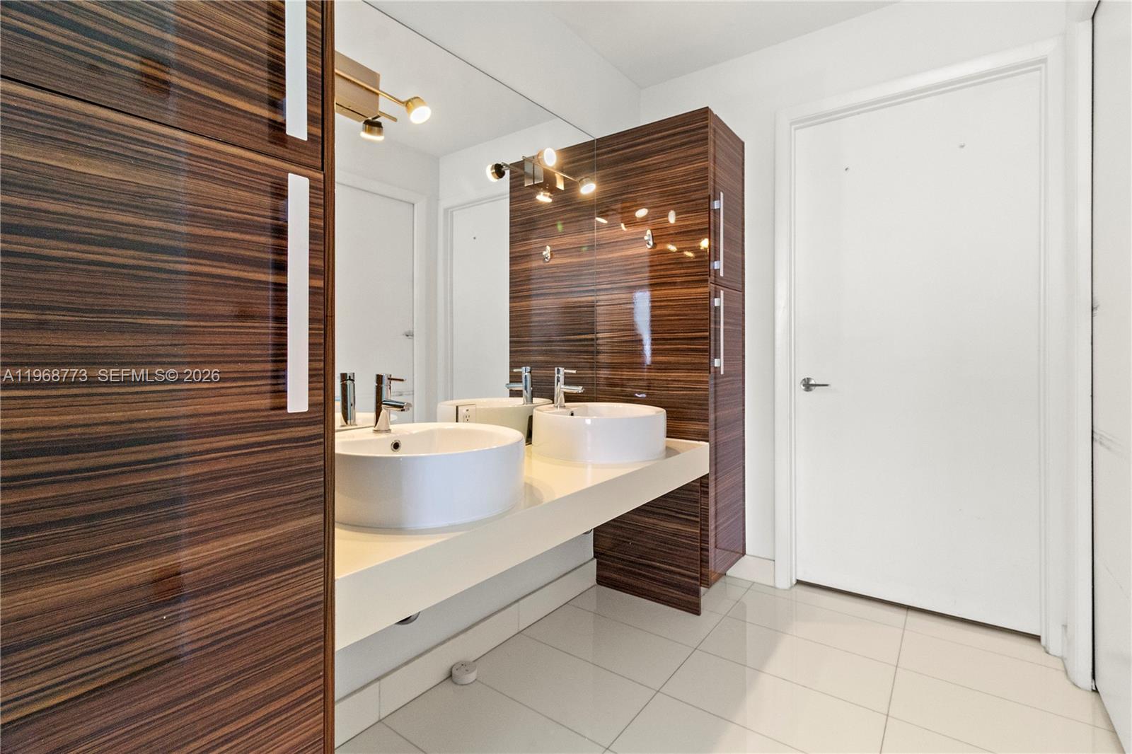 PARAMOUNT BAY CONDO - Residential