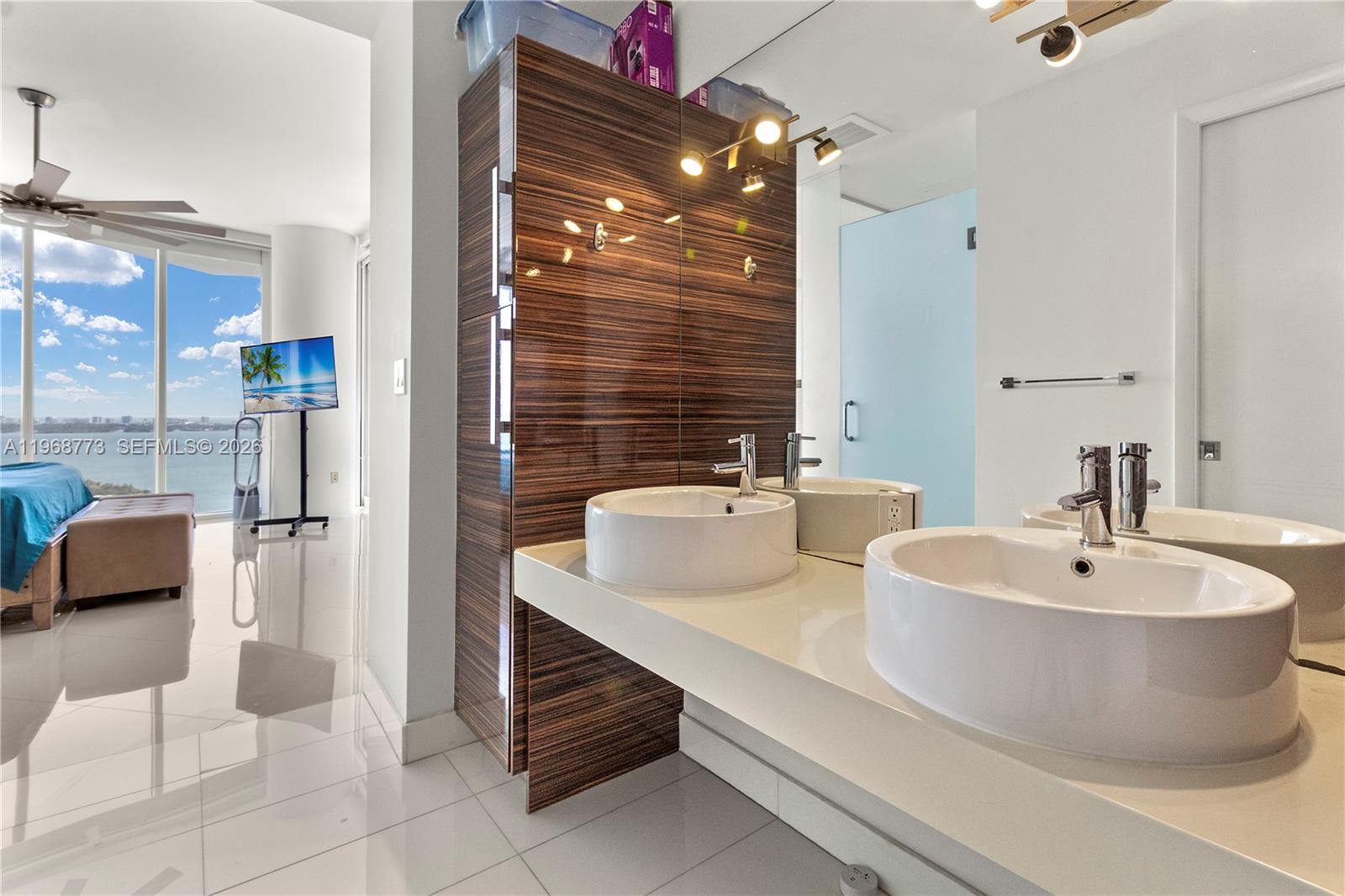 PARAMOUNT BAY CONDO - Residential
