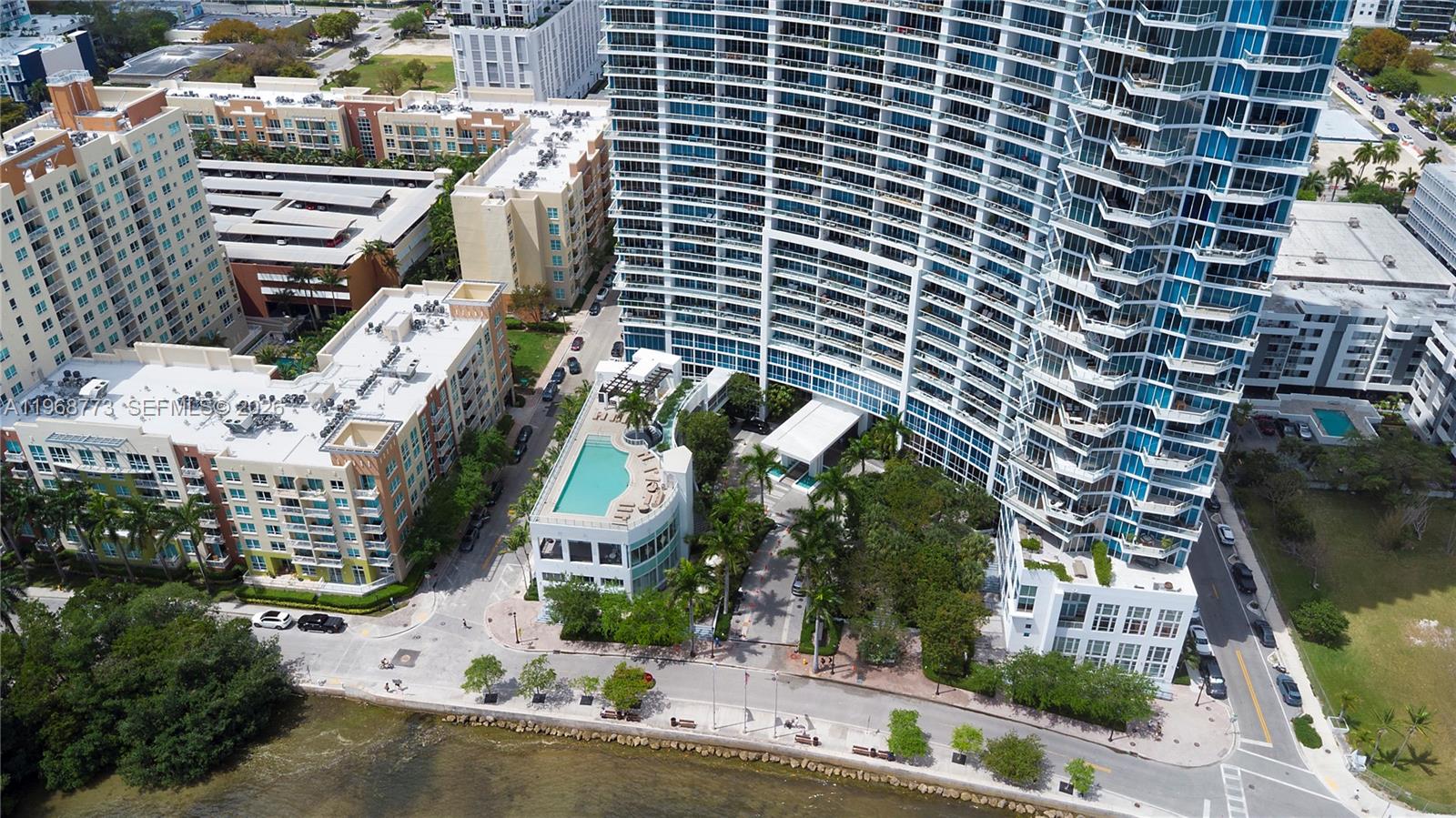 PARAMOUNT BAY CONDO - Residential