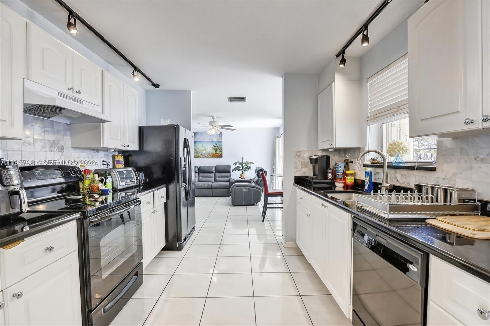 LAKESIDE SOUTH - Residential