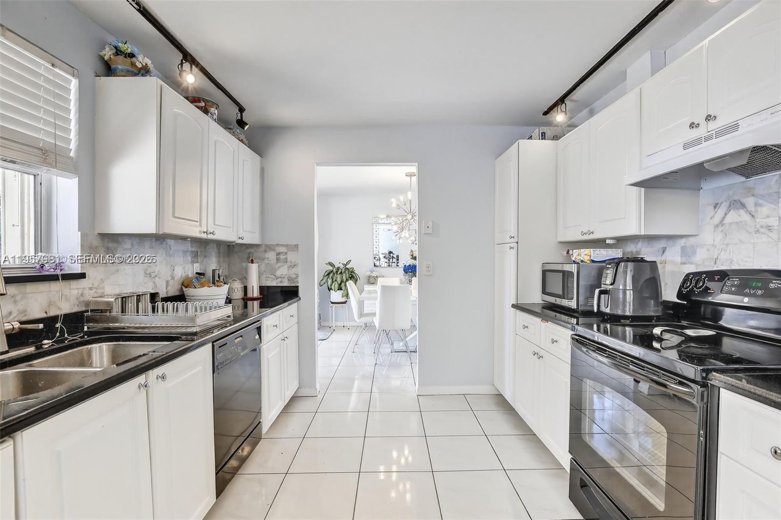 LAKESIDE SOUTH - Residential