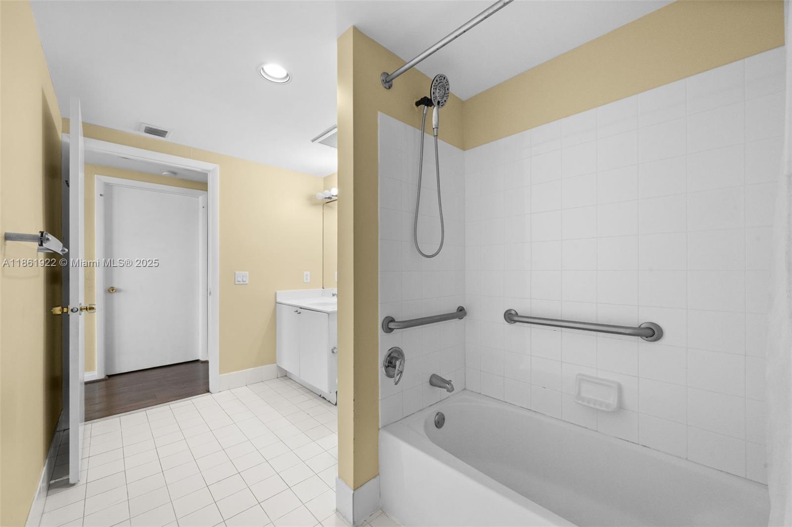 OCEAN POINT BEACH CLUB - Residential