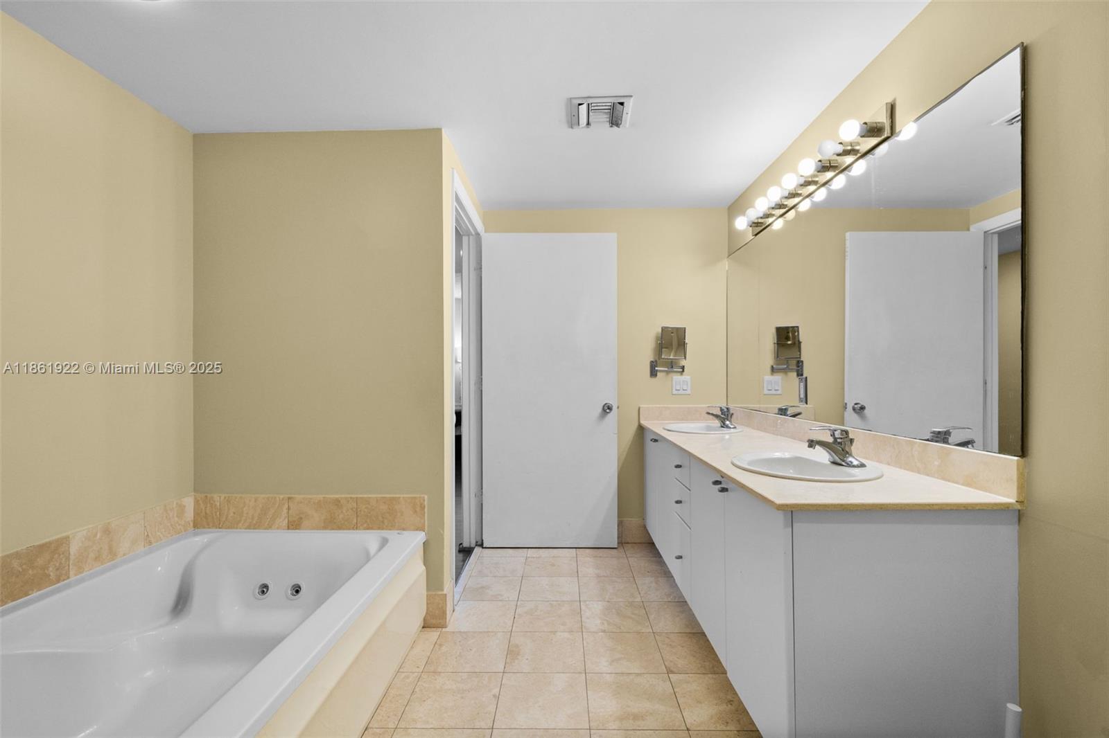 OCEAN POINT BEACH CLUB - Residential