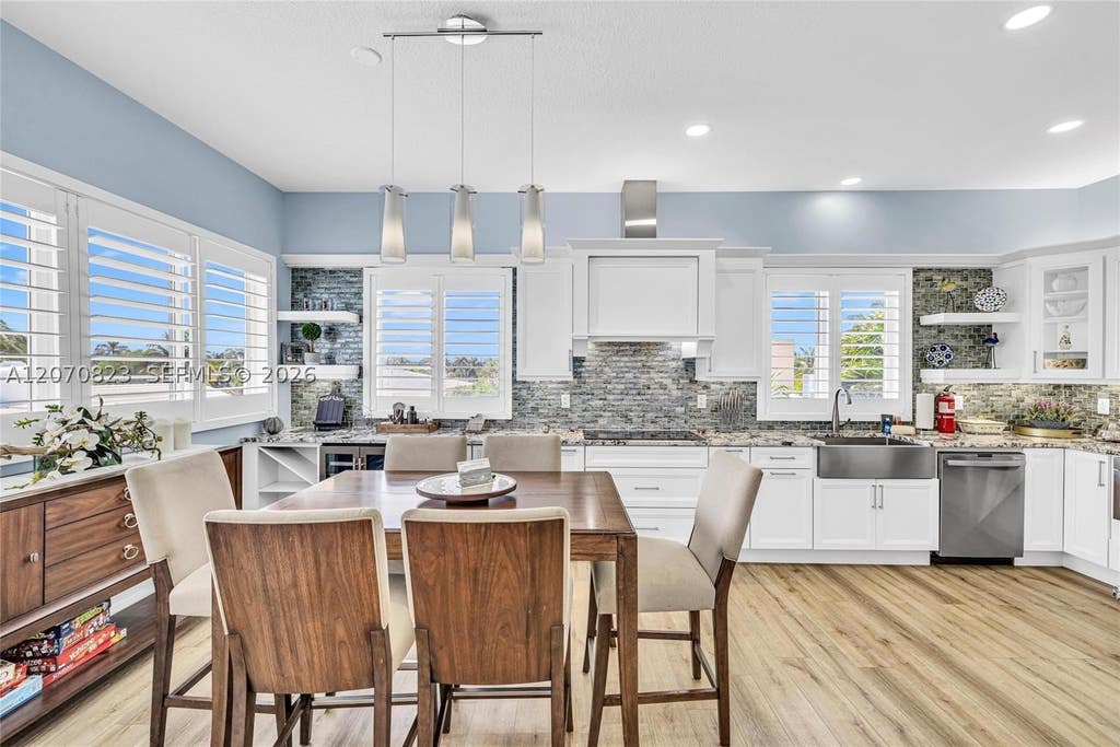 Photo of 311 N N Surf Rd, Hollywood, FL 33019 (MLS # A12070823)