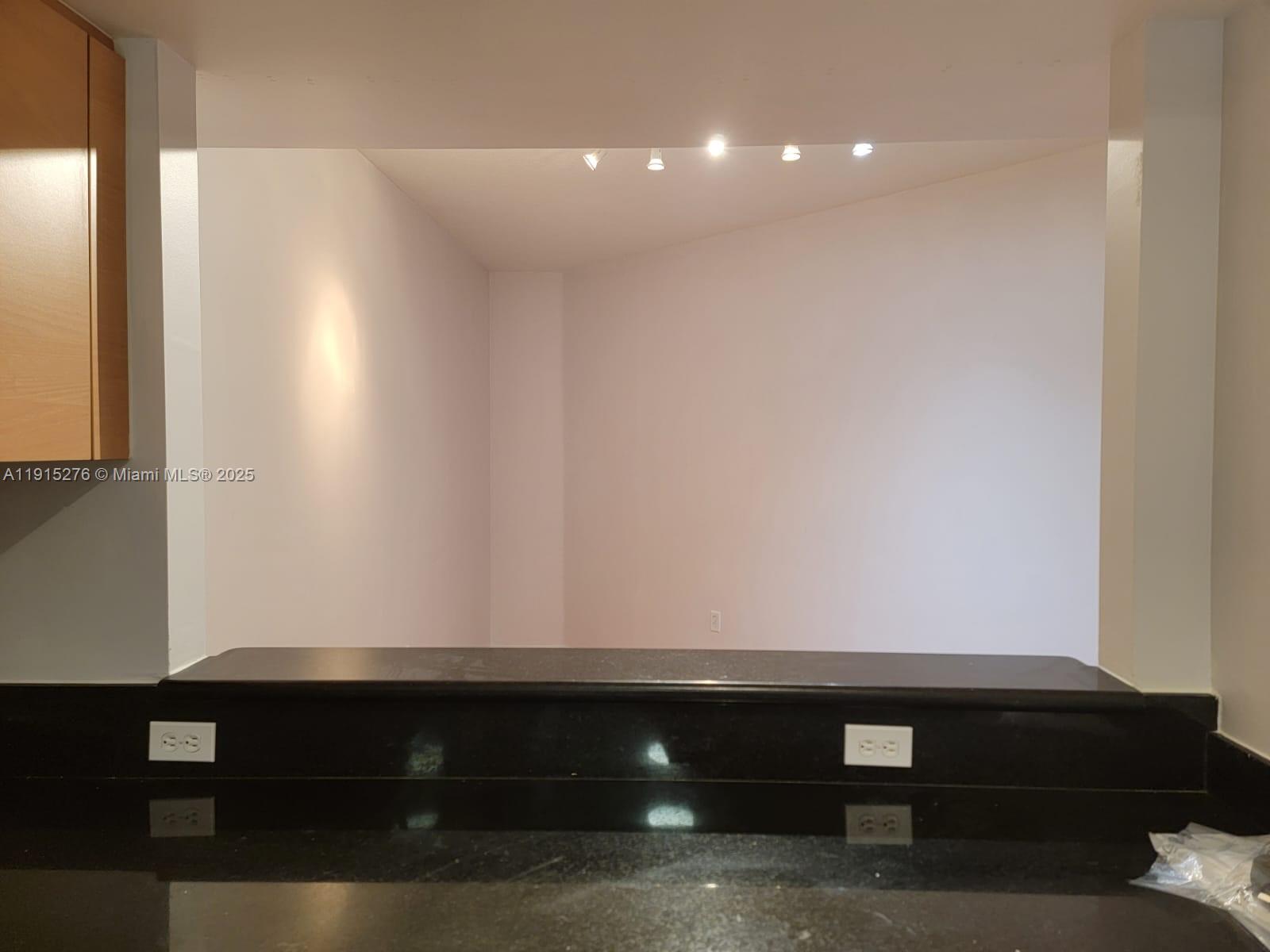 HOLLYWOOD STATION RES CON - Residential Lease