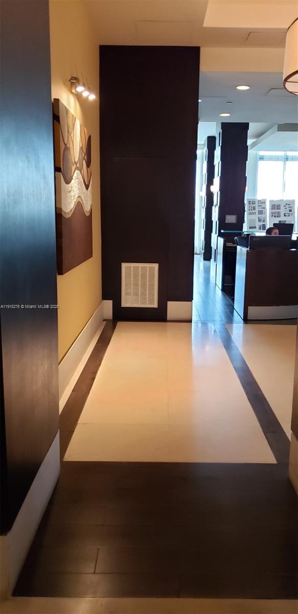 HOLLYWOOD STATION RES CON - Residential Lease