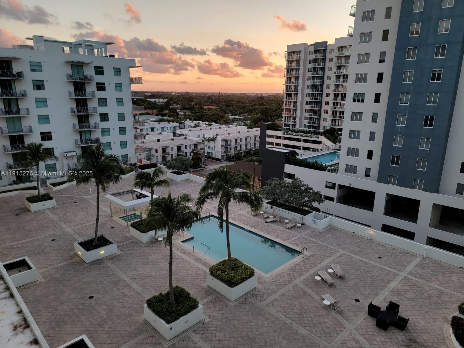 HOLLYWOOD STATION RES CON - Residential Lease