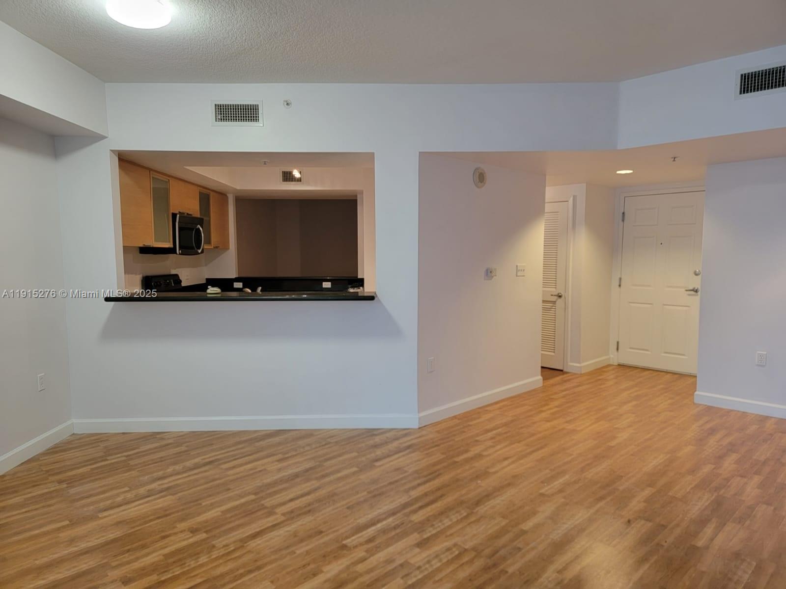 HOLLYWOOD STATION RES CON - Residential Lease